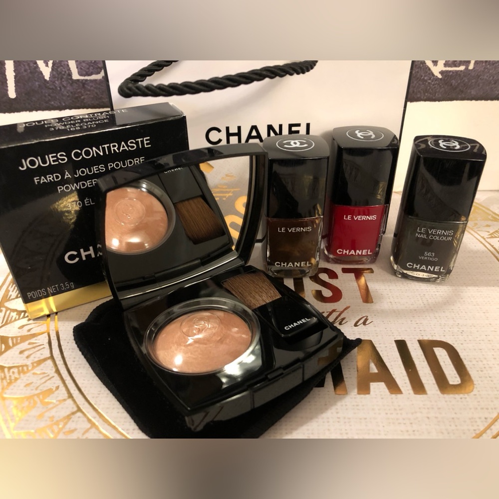 CHANEL Beauty Bundle featuring Joues Contraste Powder Blush & Le VerNis (NEW !)